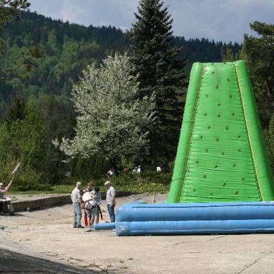 Inflatable climbing wall